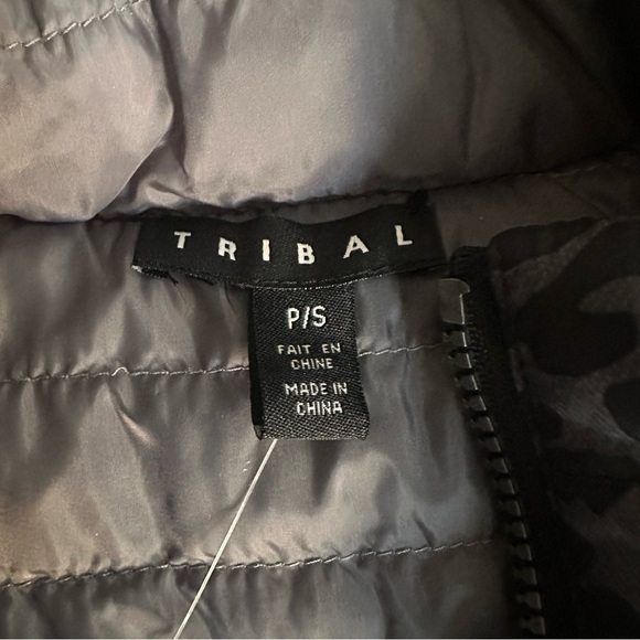 NWT Women’s Tribal Reversible Leopard and Grey Puffer Vest! - Picture 5 of 7